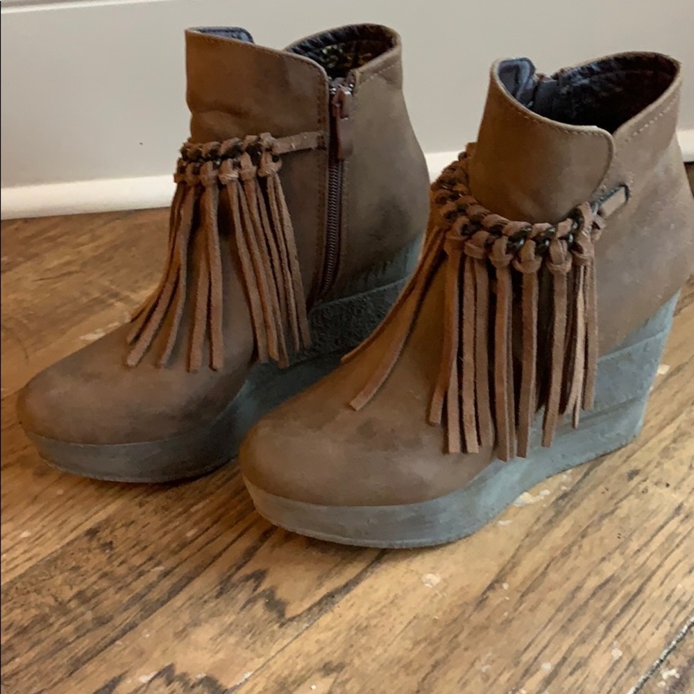 Sbicca women’s wedge booties